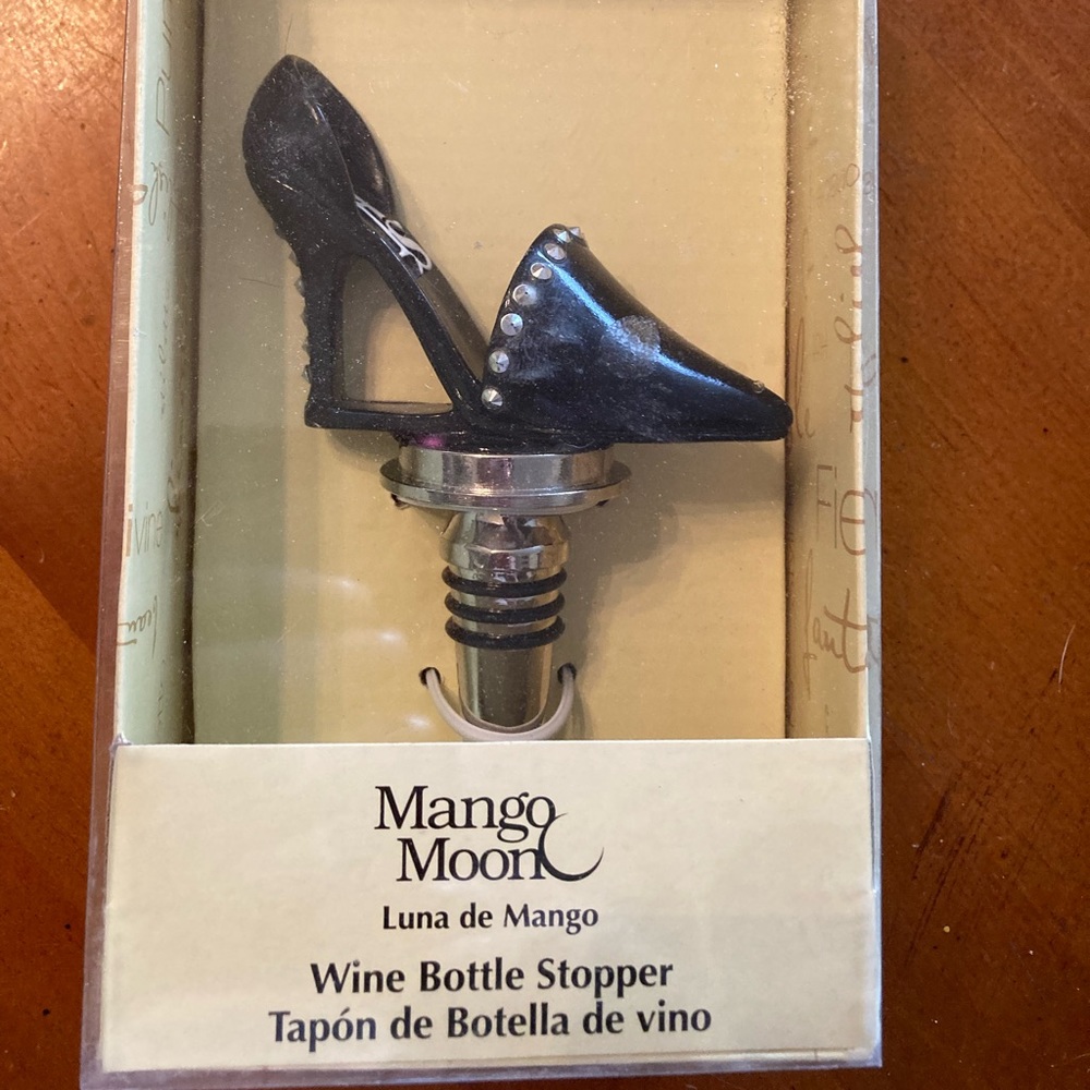 Mango moon wine stopper
